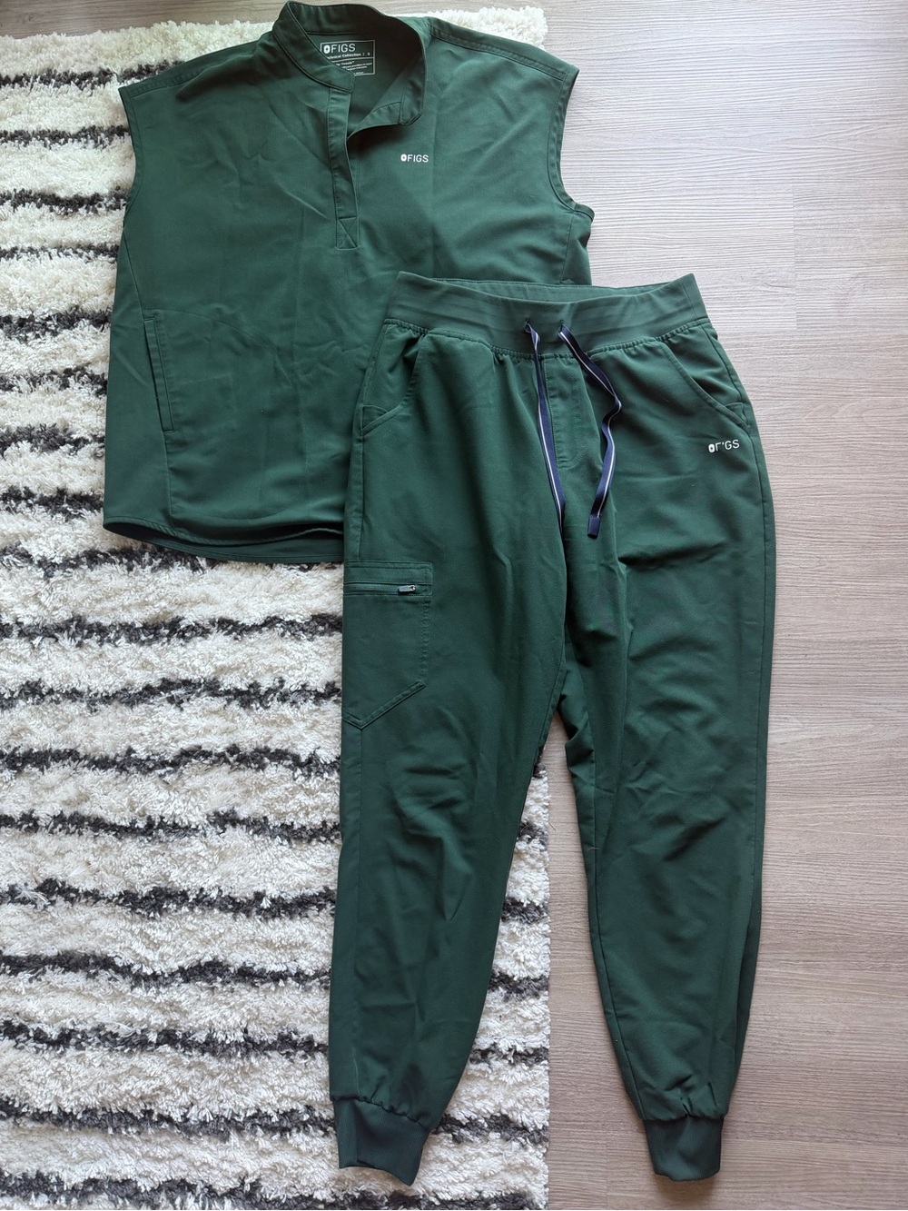 FIGS Women’s Deep Green Jogger Set - Utility Joggers
